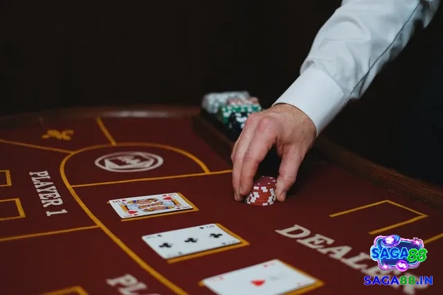 Cách tính điểm trong Baccarat, với mục tiêu dự đoán bên có tổng điểm gần 9 nhất