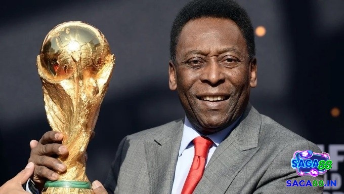 Pelé dù thường như một tiền đạo, nhưng anh đã thể hiện vai trò của một tiền vệ tấn công xuất sắc