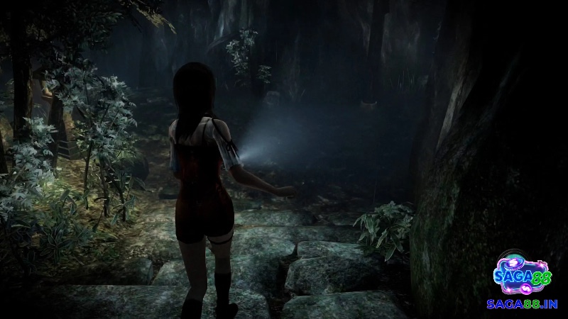 Không gian u tối và nhiều tầng nghĩa của môi trường game Fatal Frame: Maiden of Black Water góp phần hình thành nỗi sợ tâm lý kéo dài.