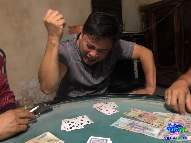 Chơi bài cào mà dựa theo cảm xúc để chơi thì rất nguy hiểm, muốn áp dụng cách chơi bài cào hiệu quả, người chơi phải giữ đầu óc ổn định