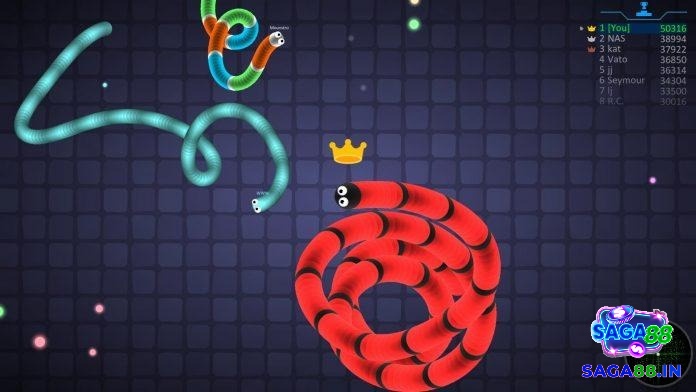 Snake.is khuyến khích người chơi chủ động bao vây và săn đối thủ